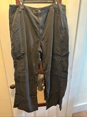 Women's Black Cargo Pants - Casual Utility Style